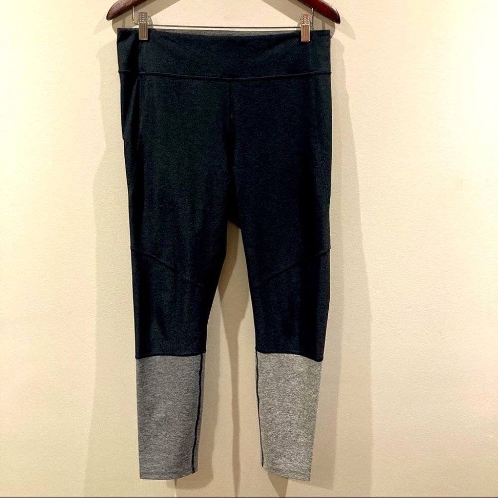 OUTDOOR VOICES Sz XL High Rise Colour Block Card Pocket